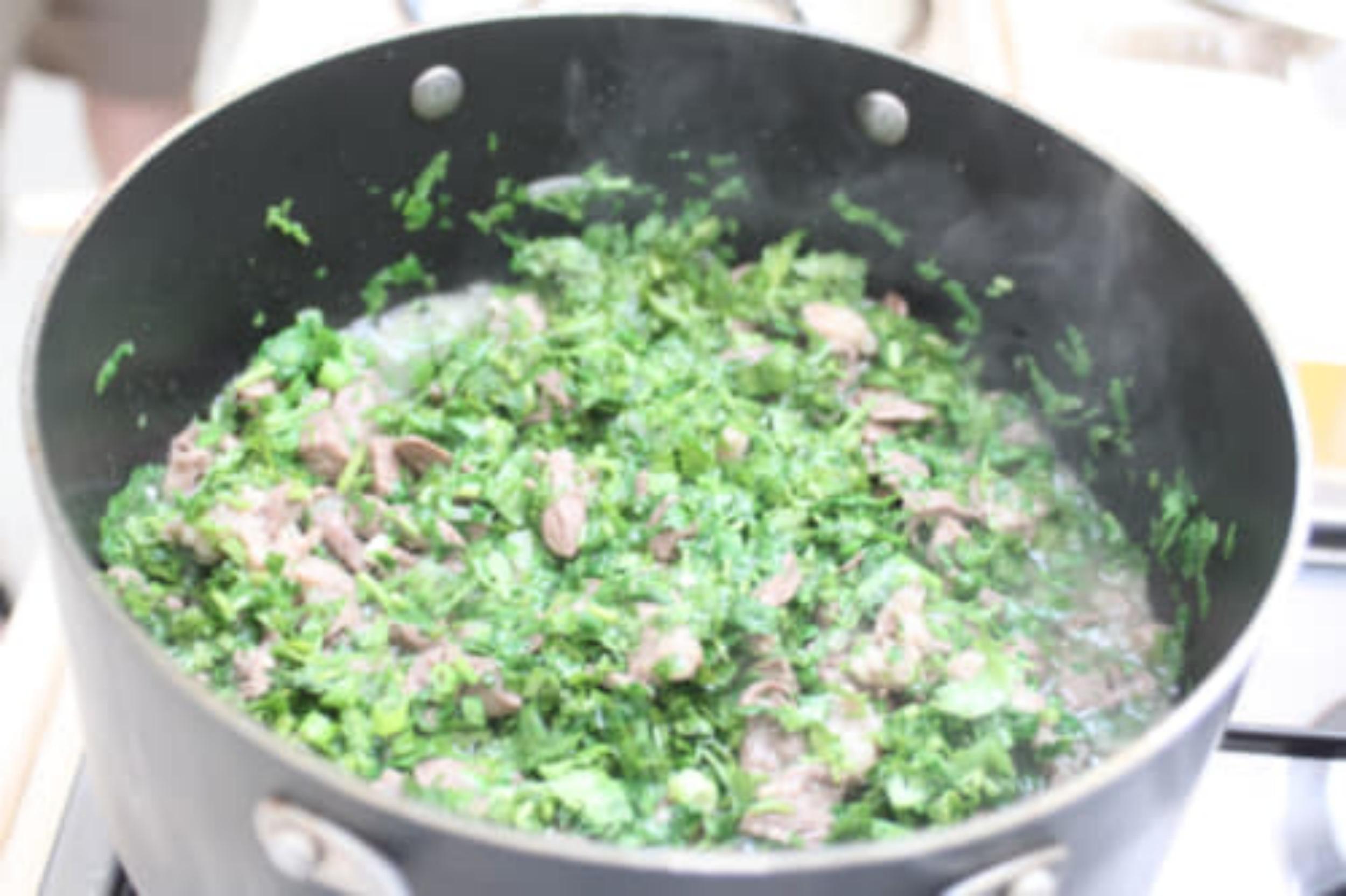 Добавляем половину кинзы