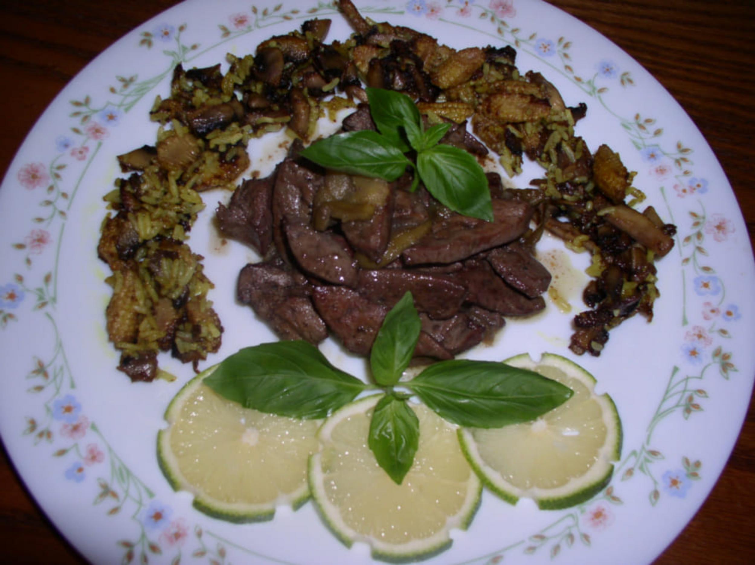 Куринная печенка, жаренная с яблоками